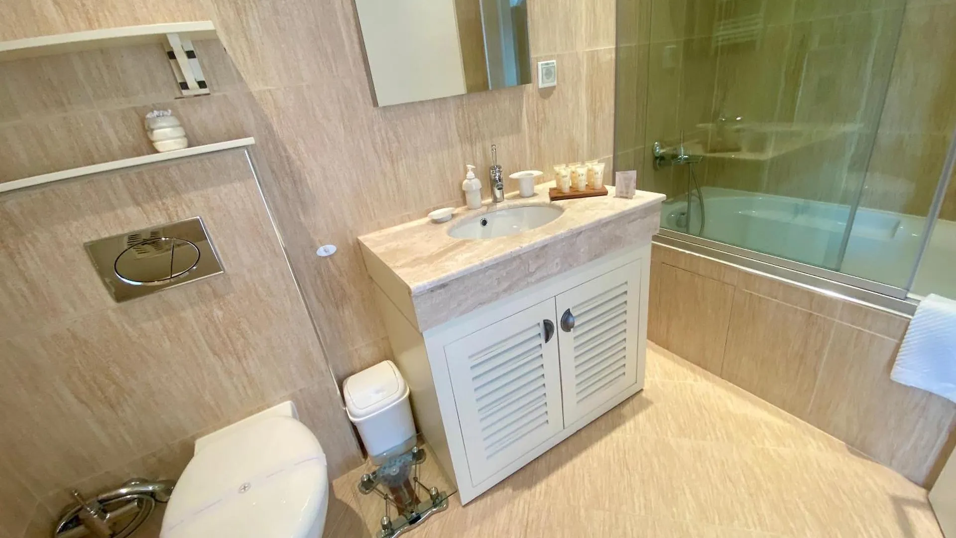Luxury Penthouse With A Lavish Spa And 2 En-Suite Bedrooms 班斯科